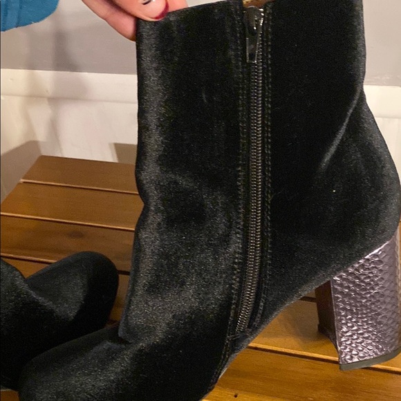 Shoe Republic LA Chic Black Ankle Boots - Picture 5 of 6